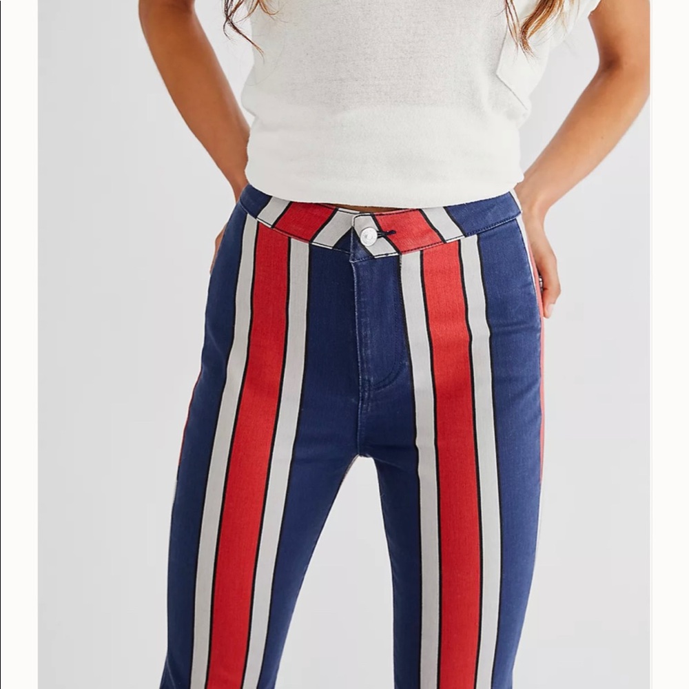 Free people Just Float On Printed Flare Jeans $98 - Picture 4 of 11